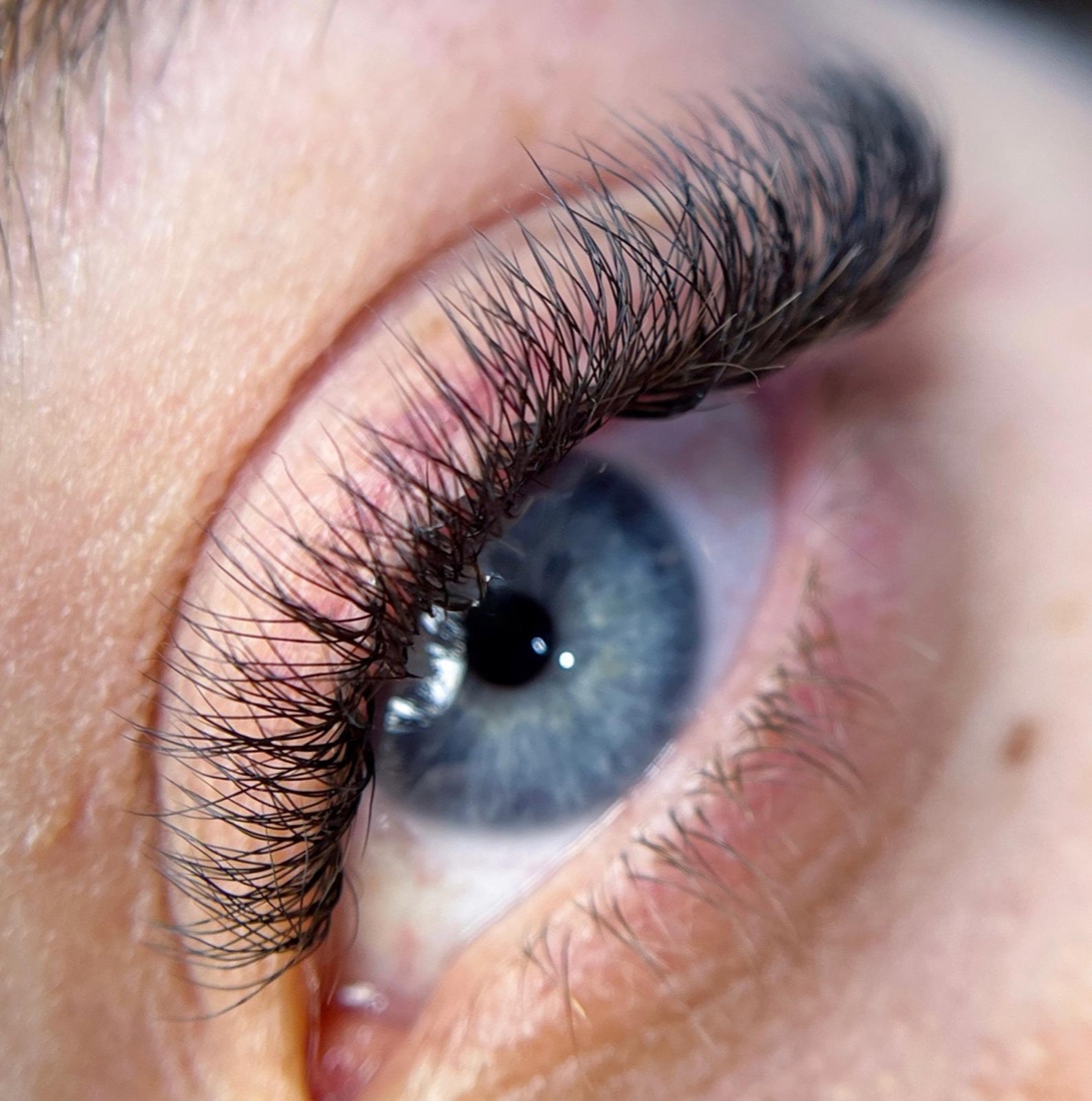 Brazilian Volume lashes