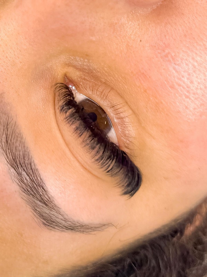 Light Wispy lashes